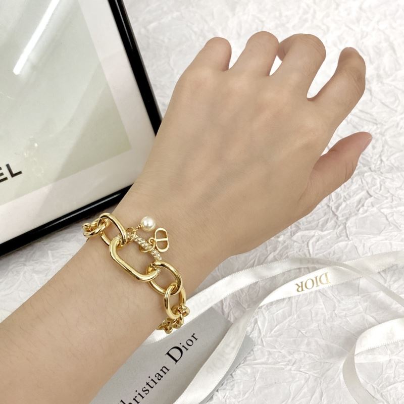 chr1st1an D10r bracelets